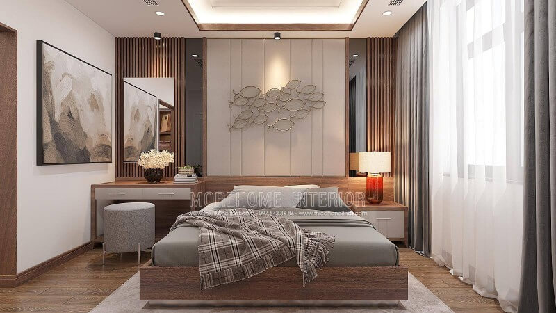 Thiết kế phòng ngủ nam tính với những đường nét vuông vắn khỏe khoắn từ giường ngủ hiện đại, kệ trang trí đến các đường kẻ sọc trang trí mảng tường, hay ngay cả gương trang trí đều tạo nên vẻ đẹp cứng rắn độc đáo. Tuy nhiên những đường nét mềm mại làm điểm nhân từ hình ảnh đàn cá hay bức tranh canvas nghệ thuật sẽ là một gợi ý dung hòa ấn tượng thổi hồn trong phong cách sống chủ nhân.